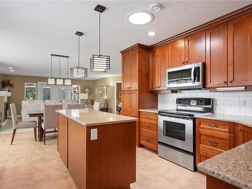 14-2006 Sierra Dr, Campbell River, BC - Indoor Photo Showing Kitchen