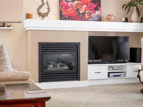 14-2006 Sierra Dr, Campbell River, BC - Indoor Photo Showing Living Room With Fireplace