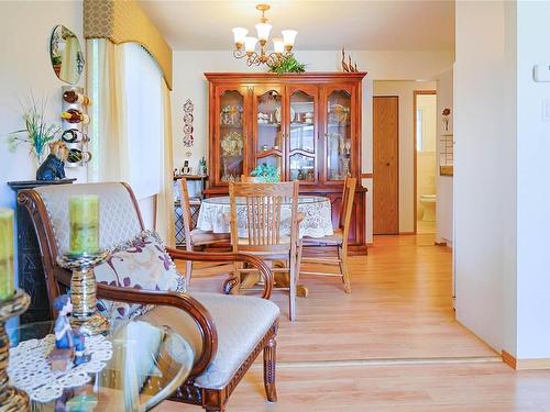 1 & 2-123 6Th Ave West, Qualicum Beach, BC - Indoor Photo Showing Dining Room