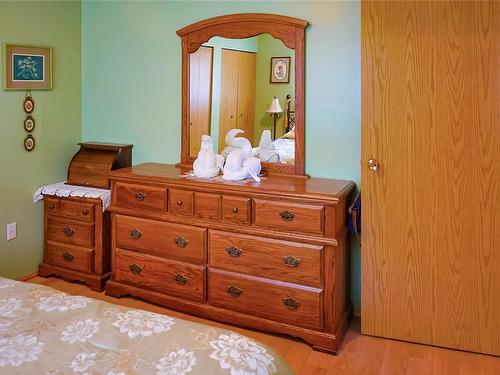 1 & 2-123 6Th Ave West, Qualicum Beach, BC - Indoor Photo Showing Bedroom