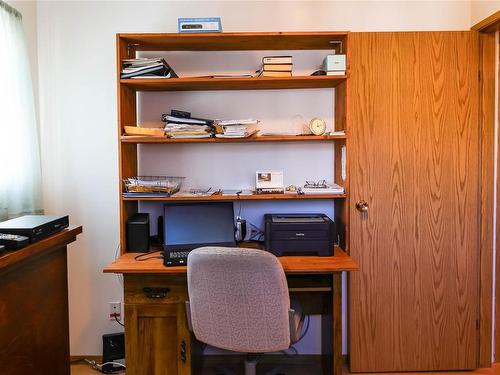 1 & 2-123 6Th Ave West, Qualicum Beach, BC - Indoor Photo Showing Office