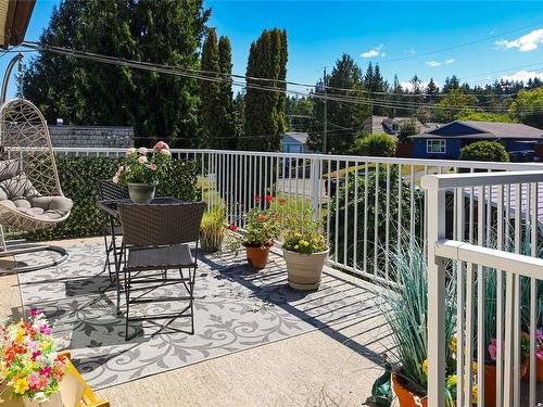 1 & 2-123 6Th Ave East, Qualicum Beach, BC - Outdoor With Deck Patio Veranda