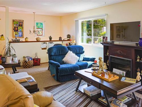 1 & 2-123 6Th Ave East, Qualicum Beach, BC - Indoor Photo Showing Living Room