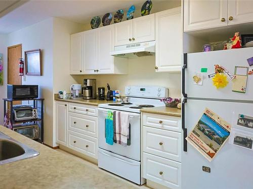 1 & 2-123 6Th Ave East, Qualicum Beach, BC - Indoor Photo Showing Kitchen