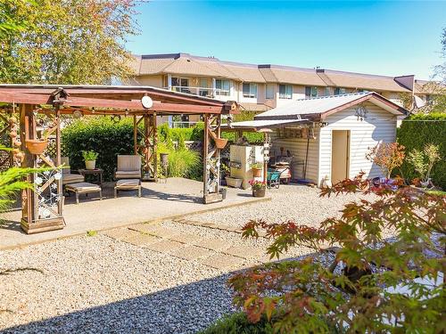 1 & 2-123 6Th Ave West, Qualicum Beach, BC - Outdoor