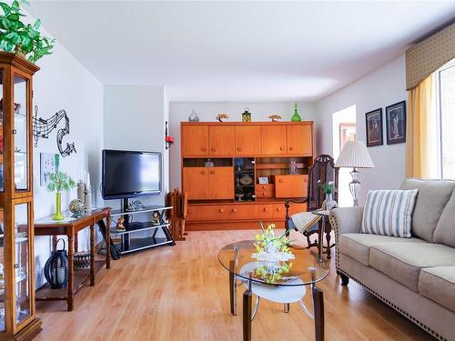 1 & 2-123 6Th Ave East, Qualicum Beach, BC - Indoor Photo Showing Living Room