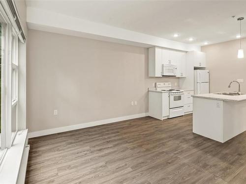 102-1018 Inverness Rd, Saanich, BC - Indoor Photo Showing Kitchen