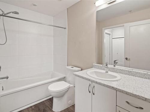 102-1018 Inverness Rd, Saanich, BC - Indoor Photo Showing Bathroom