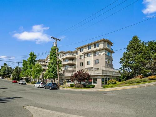 1-40 Cadillac Ave, Saanich, BC 