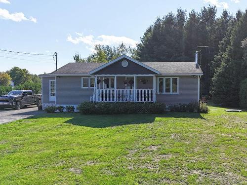 FaÃ§ade - 356 Ch. De La Rivière-Des-Fèves S., Saint-Urbain-Premier, QC - Outdoor With Deck Patio Veranda