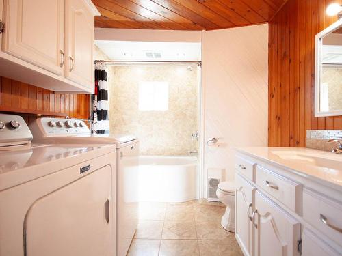 Salle de bains - 356 Ch. De La Rivière-Des-Fèves S., Saint-Urbain-Premier, QC - Indoor Photo Showing Laundry Room