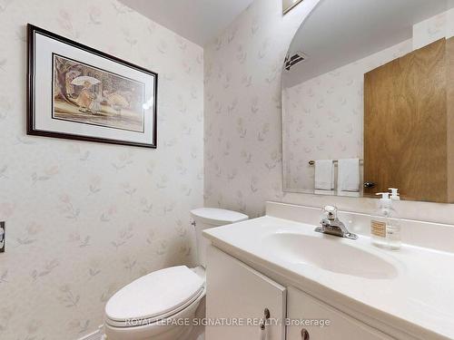 46 Sandbourne Cres, Toronto, ON - Indoor Photo Showing Bathroom