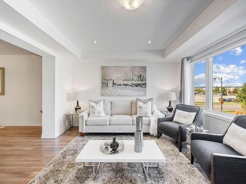 10-1125 Legar Way, Milton, ON - Indoor Photo Showing Living Room