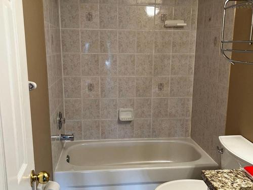 633 Mirage Pl, Mississauga, ON - Indoor Photo Showing Bathroom