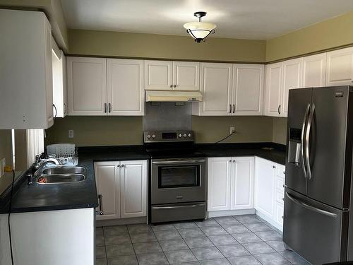 633 Mirage Pl, Mississauga, ON - Indoor Photo Showing Kitchen With Double Sink