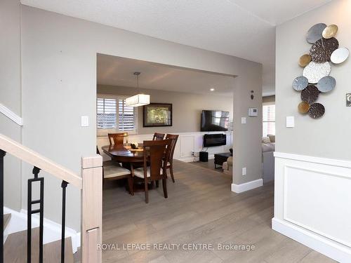 30 Branthaven Dr, Hamilton, ON - Indoor Photo Showing Dining Room