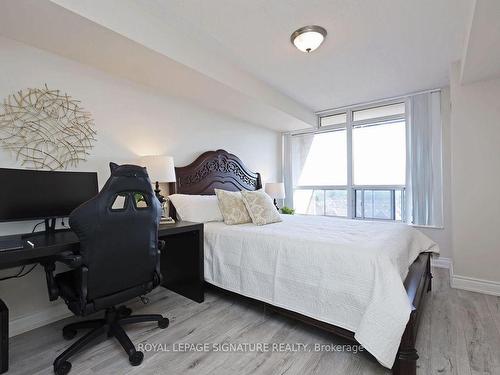 814-10 Northtown Way, Toronto, ON - Indoor Photo Showing Bedroom