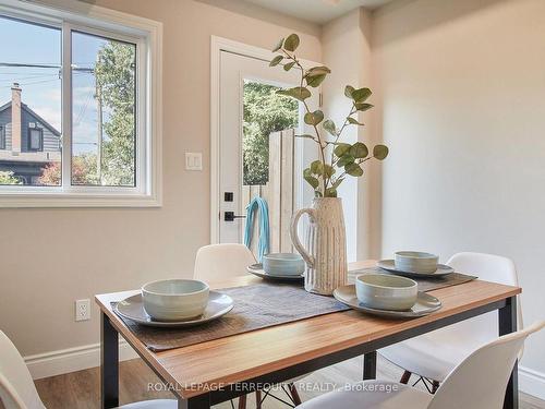 122 Olive Ave, Oshawa, ON - Indoor Photo Showing Dining Room