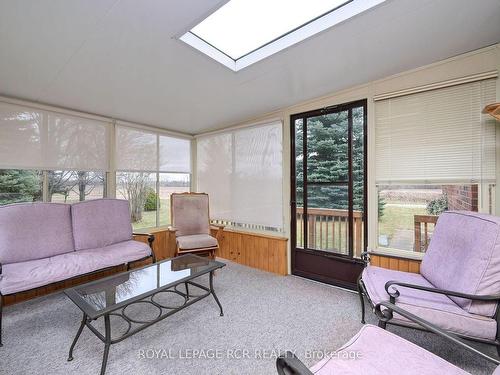 245 Penetanguishene Rd N, Oro-Medonte, ON - Indoor Photo Showing Living Room