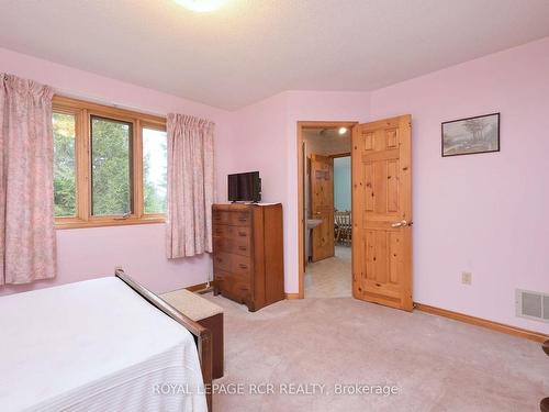 245 Penetanguishene Rd N, Oro-Medonte, ON - Indoor Photo Showing Bedroom