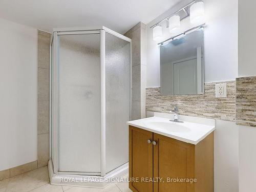 88 Mccraney St W, Oakville, ON - Indoor Photo Showing Bathroom