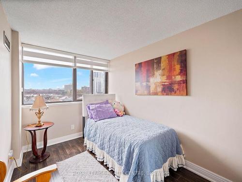 602-200 Robert Speck Pkwy, Mississauga, ON - Indoor Photo Showing Bedroom