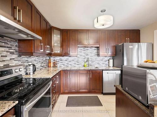 602-200 Robert Speck Pkwy, Mississauga, ON - Indoor Photo Showing Kitchen With Stainless Steel Kitchen With Upgraded Kitchen