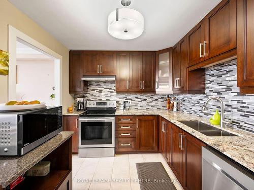 602-200 Robert Speck Pkwy, Mississauga, ON - Indoor Photo Showing Kitchen With Stainless Steel Kitchen With Double Sink With Upgraded Kitchen