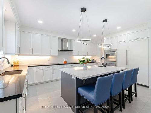 127 Court Dr, Brant, ON - Indoor Photo Showing Kitchen With Upgraded Kitchen