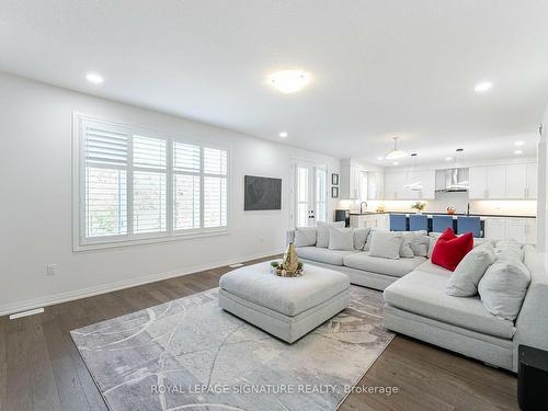 127 Court Dr, Brant, ON - Indoor Photo Showing Living Room