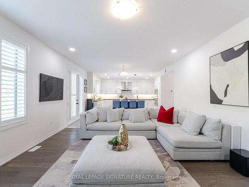 127 Court Dr, Brant, ON - Indoor Photo Showing Living Room