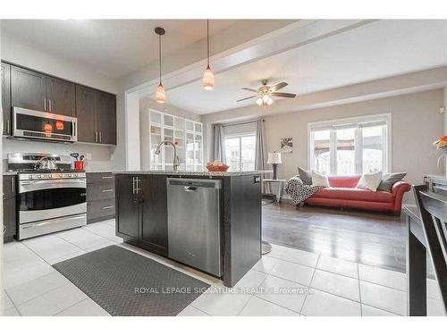 128 Kinsman Dr, Hamilton, ON - Indoor Photo Showing Kitchen With Upgraded Kitchen