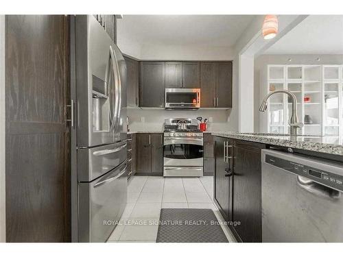 128 Kinsman Dr, Hamilton, ON - Indoor Photo Showing Kitchen With Upgraded Kitchen