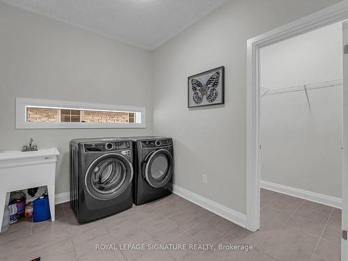 7 Carina St E, Kitchener, ON - Indoor Photo Showing Laundry Room