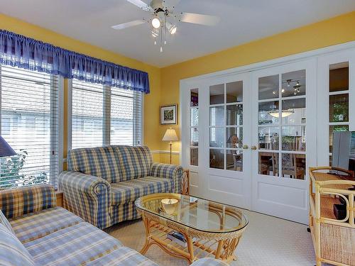 Solarium - 6-674 Rue Jean-Deslauriers, Boucherville, QC - Indoor Photo Showing Living Room