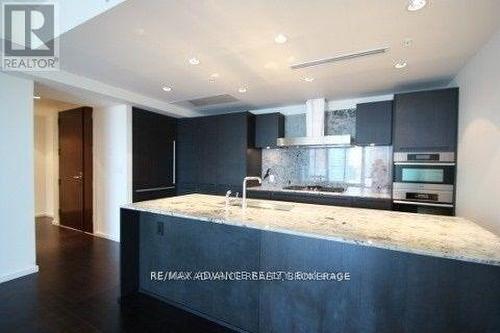 4208 - 180 University Avenue E, Toronto, ON - Indoor Photo Showing Kitchen With Upgraded Kitchen