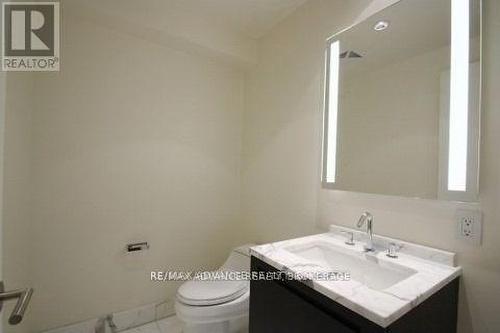 4208 - 180 University Avenue E, Toronto, ON - Indoor Photo Showing Bathroom