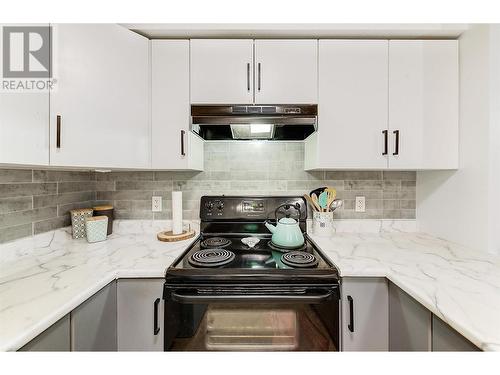 1481 Glenmore Road N Unit# 210, Kelowna, BC - Indoor Photo Showing Kitchen