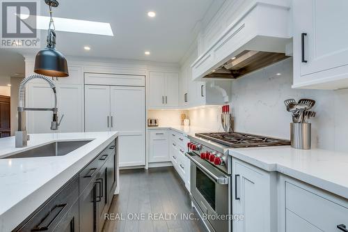 1386 Willowdown Road, Oakville, ON - Indoor Photo Showing Kitchen With Upgraded Kitchen