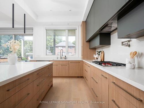 34 Edgecroft Rd, Toronto, ON - Indoor Photo Showing Kitchen With Upgraded Kitchen