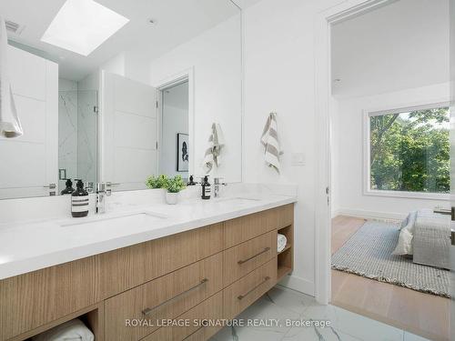 34 Edgecroft Rd, Toronto, ON - Indoor Photo Showing Bathroom