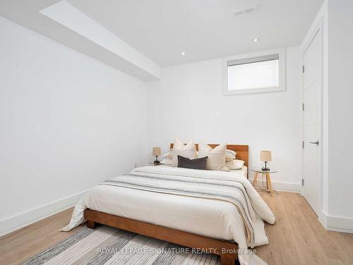 34 Edgecroft Rd, Toronto, ON - Indoor Photo Showing Bedroom