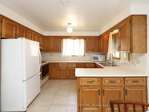 570 Louis Dr, Mississauga, ON - Indoor Photo Showing Kitchen With Double Sink