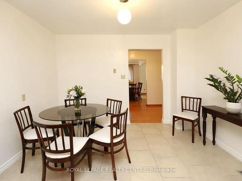 570 Louis Dr, Mississauga, ON - Indoor Photo Showing Dining Room