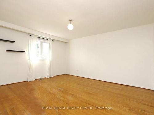 570 Louis Dr, Mississauga, ON - Indoor Photo Showing Other Room