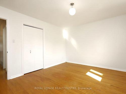 570 Louis Dr, Mississauga, ON - Indoor Photo Showing Other Room