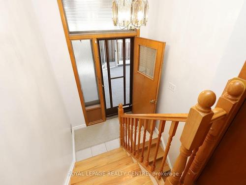 570 Louis Dr, Mississauga, ON - Indoor Photo Showing Other Room