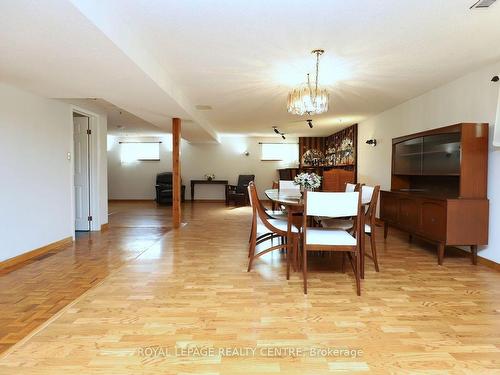 570 Louis Dr, Mississauga, ON - Indoor Photo Showing Dining Room