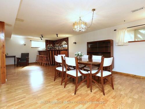 570 Louis Dr, Mississauga, ON - Indoor Photo Showing Dining Room