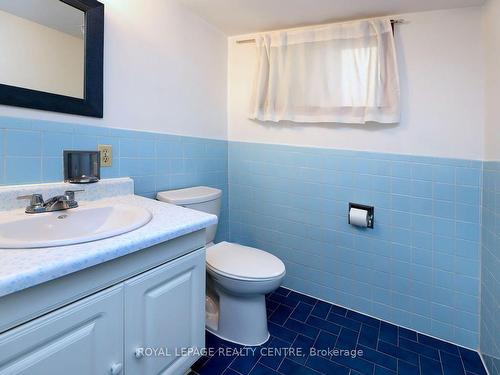 570 Louis Dr, Mississauga, ON - Indoor Photo Showing Bathroom